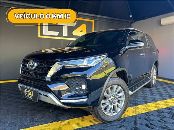 TOYOTA HILUX SW4 2.8 D-4D TURBO DIESEL SRX PLATINUM 7L 4X4 AUTOMÁTICO TOYOTA HILUX SW4 2.8 D-4D TURBO DIESEL SRX PLATINUM 7L 4X4 AUTOMÁTICO
